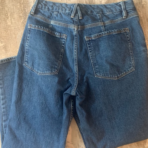 Good American Jeans 4/27 - Picture 8 of 10